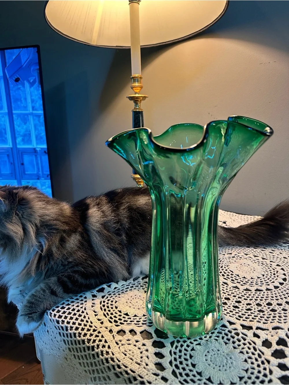 Vintage Green Art Glass Ruffled Vase - Unbranded